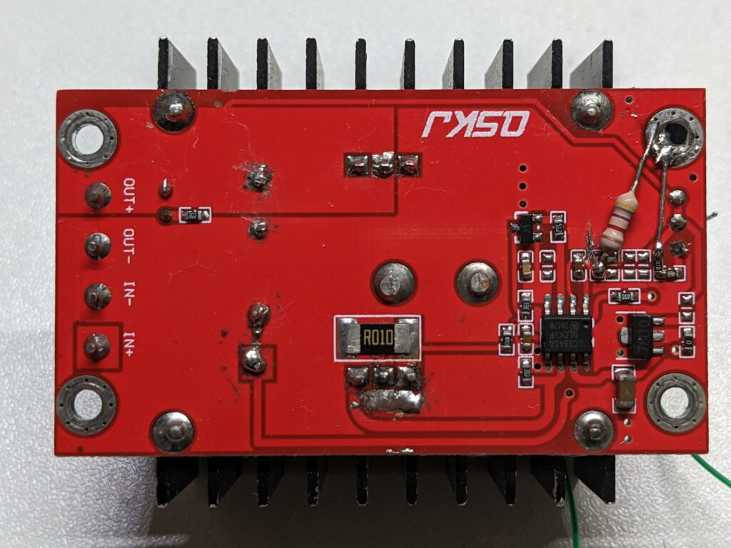 UC3843Aな昇圧DCDCをESP32で出力電圧の調整をできるようにする(CdSアナログフォトカプラ式)
改造後 実装後 