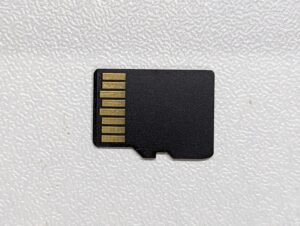 Bliksem(オレンジ)64GB
AliExpressの「US $1.99から商品３点以上」のSDカードをレビュー