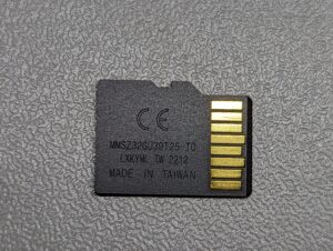 MMSZ32GU39T25-T0
LXKYML TW 2212
MADE IN TAIWAN
Exterme PRO32GB
AliExpressの「US $1.99から商品３点以上」のSDカードをレビュー