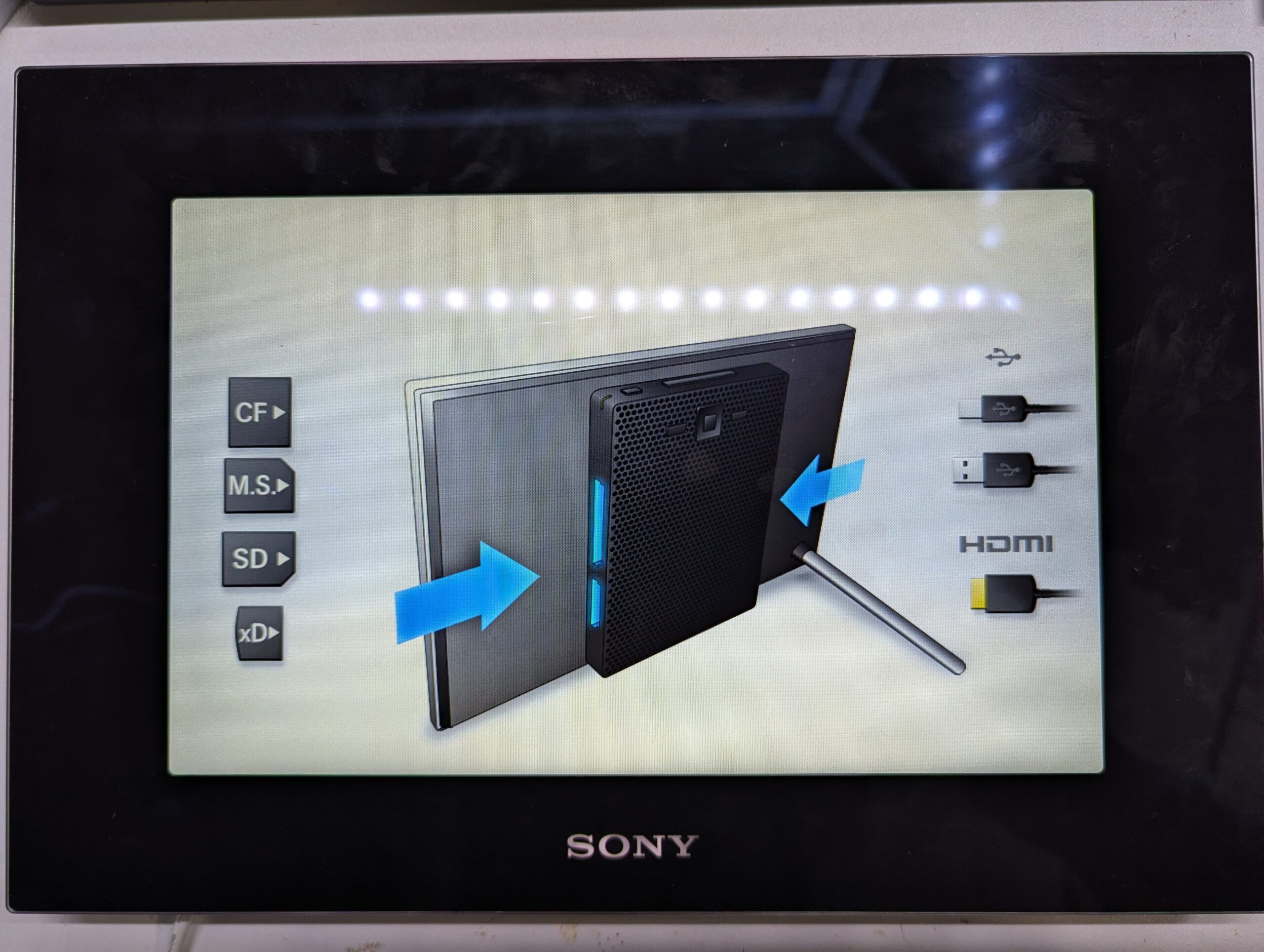 Sonyのデジタルフォトフレーム(DPF-XR100)を分解・解析してみた
外見 表