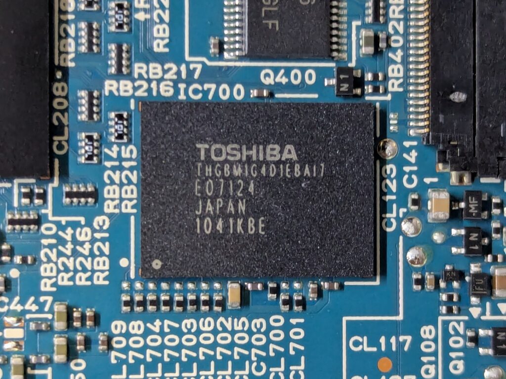 Sonyのデジタルフォトフレーム(DPF-XR100)を分解・解析してみた
TOSHIBA THGBM1G4D1EBAI7 eMMC