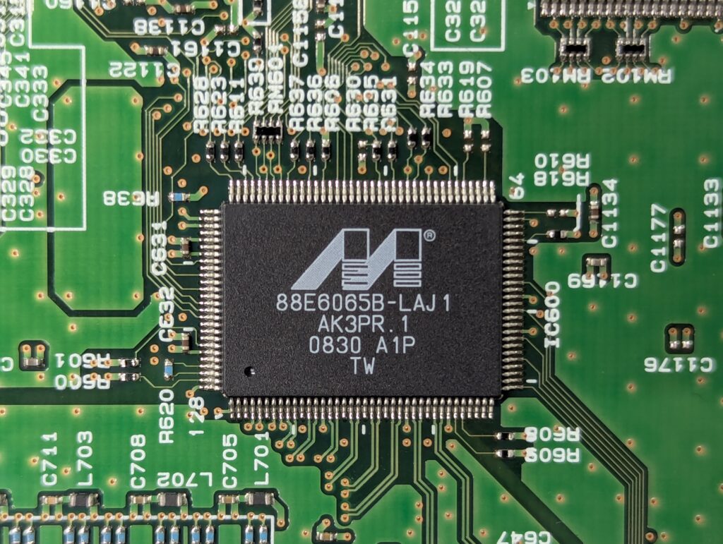 Aterm WR4500Nを分解
Marvell 88E6065B-LAJ1